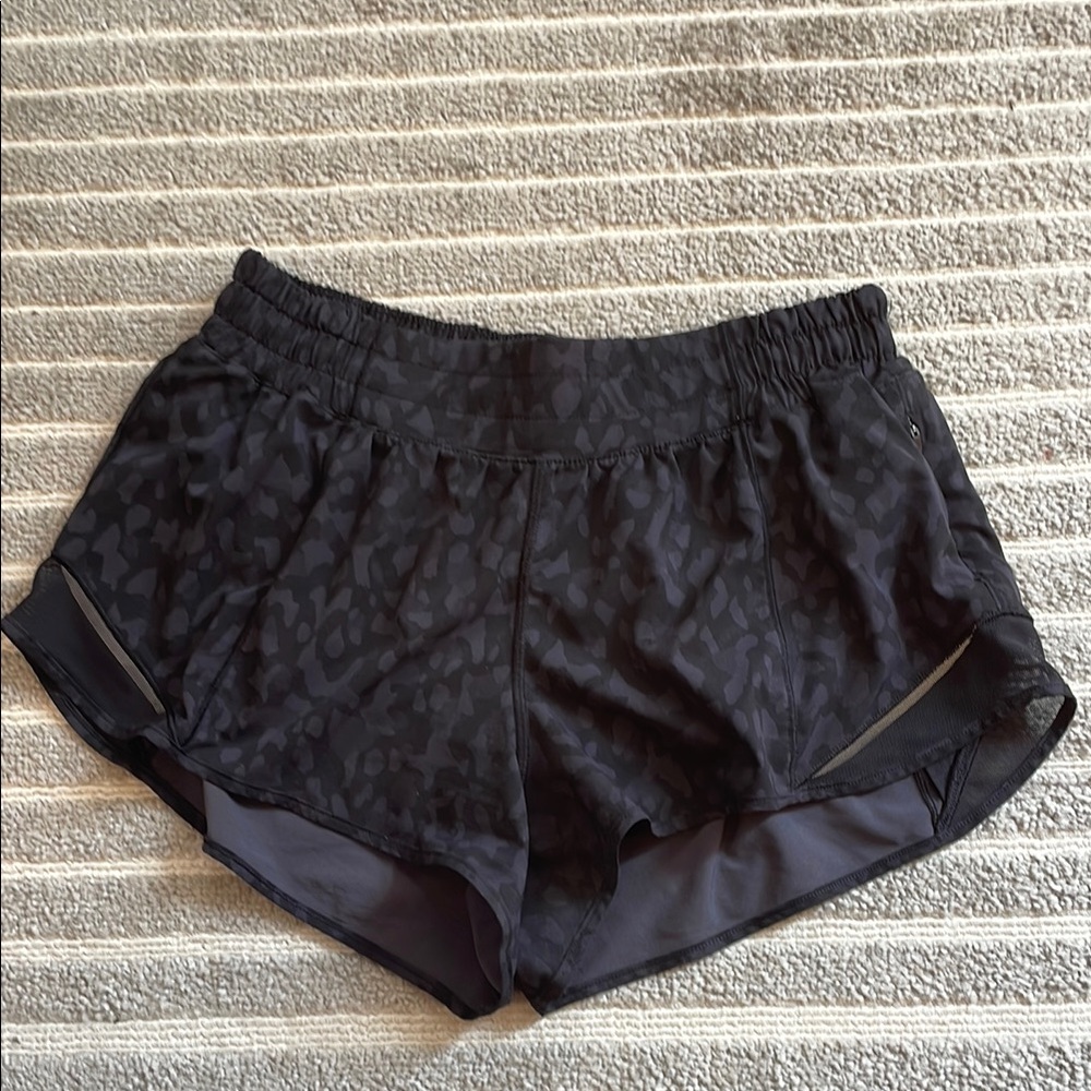 Camo Lululemon Hottie Hot 2.5” Shorts